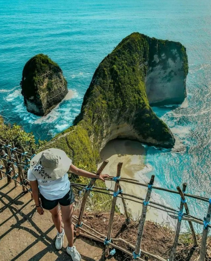 Nusa Penida combination West and East tour: 95usd per person